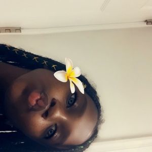 Meet your Posher, Laila